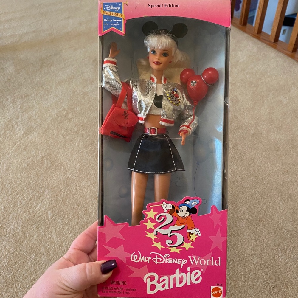 25 Walt Disney World Barbie Brand New in Box